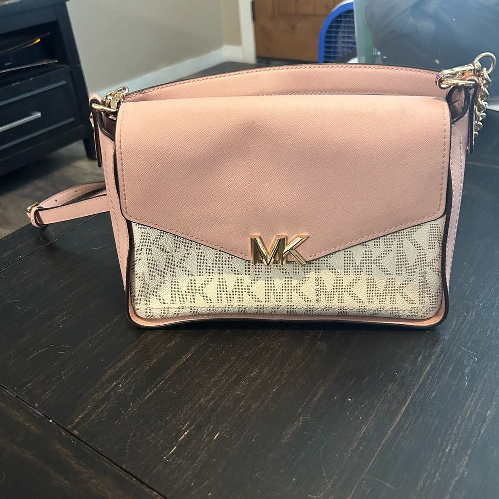 🌻Michael Kors baby pink and light tan purse🌻